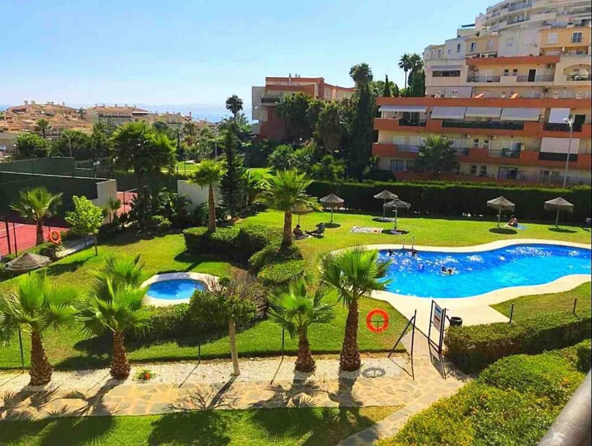 Seaview Apartment With Great Amenities & Facilities Benalmádena Dış mekan fotoğraf